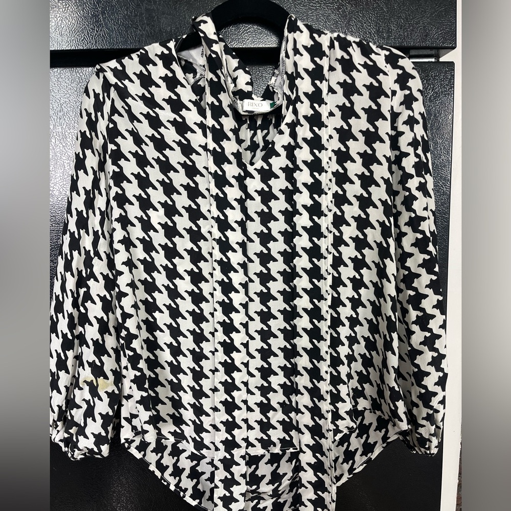 RIXO black and White Asymmetrical Silk Button Down Shirt Bow collar size Small
